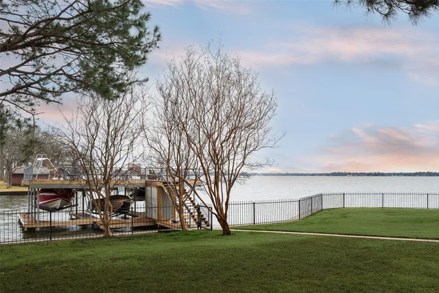 119 Diamond Oaks Drive, Mabank, TX 75156