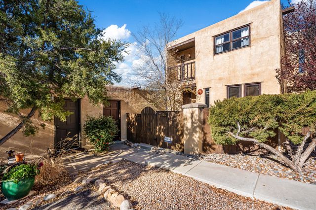 3154 Plaza Blanca, Santa Fe, NM 87507