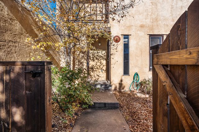 3154 Plaza Blanca, Santa Fe, NM 87507