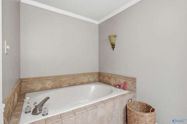 2406 Auburn Drive SW, Decatur, AL 35603