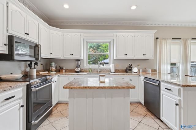 2406 Auburn Drive SW, Decatur, AL 35603