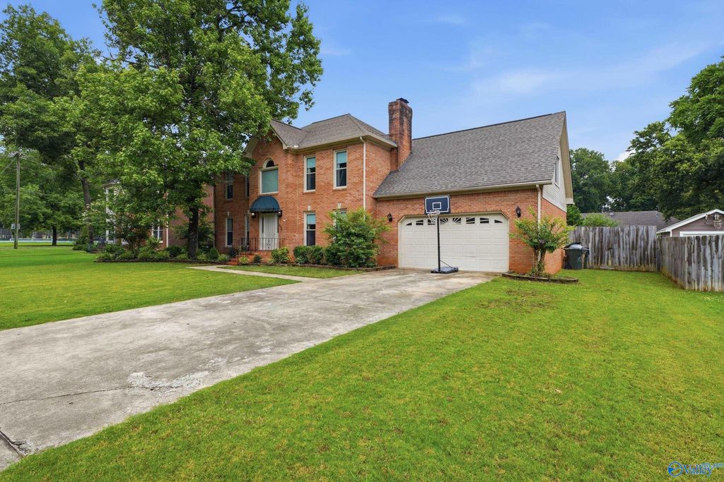 2406 Auburn Drive SW, Decatur, AL 35603