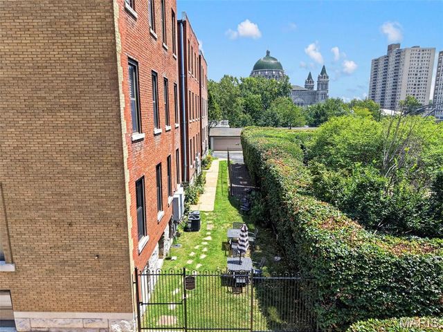 4496 Maryland Avenue 1B, St Louis, MO 63108