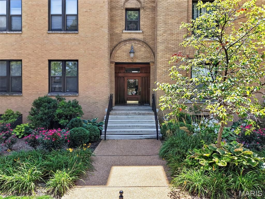 4496 Maryland Avenue 1B, St Louis, MO 63108
