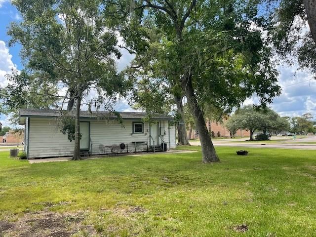 501 Magnolia Street, Lake Jackson, TX 77566