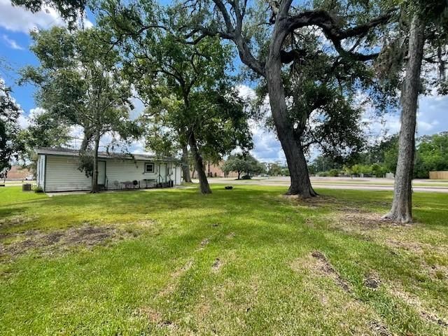 501 Magnolia Street, Lake Jackson, TX 77566