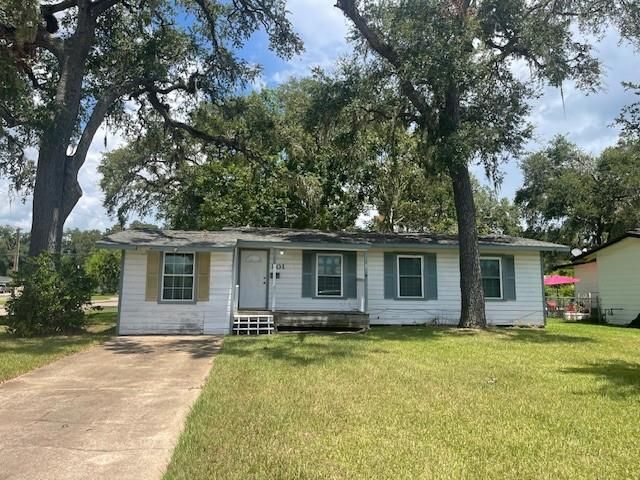 501 Magnolia Street, Lake Jackson, TX 77566