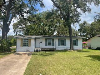 501 Magnolia Street, Lake Jackson, TX 77566