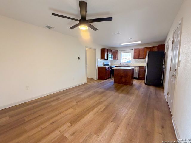 409 Coughran Rd, Pleasanton, TX 78064