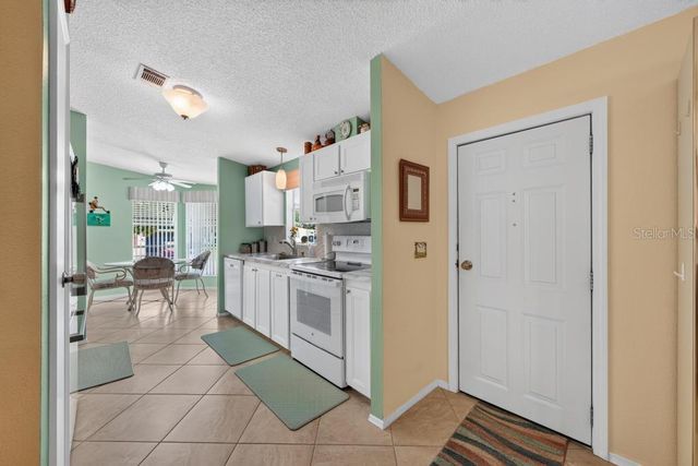 1226 POMPANO LANE, Lady Lake, FL 32159