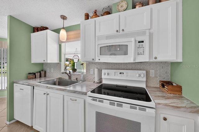 1226 POMPANO LANE, Lady Lake, FL 32159