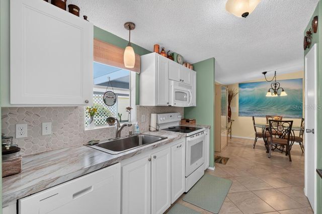 1226 POMPANO LANE, Lady Lake, FL 32159