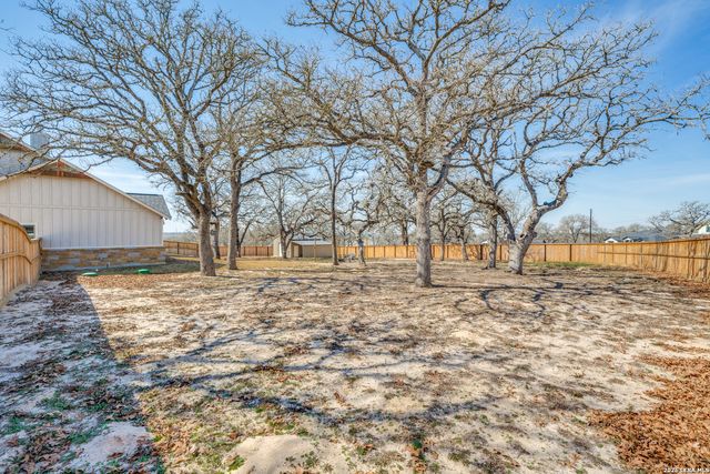 113 Hondo Vista, La Vernia, TX 78121