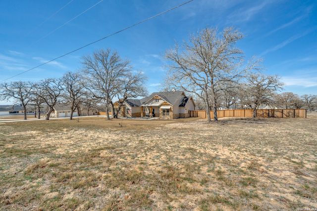 113 Hondo Vista, La Vernia, TX 78121