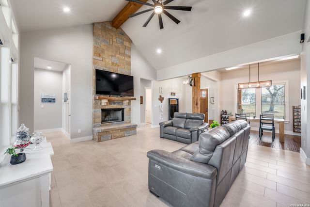 113 Hondo Vista, La Vernia, TX 78121