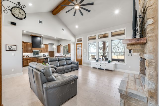 113 Hondo Vista, La Vernia, TX 78121