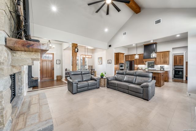 113 Hondo Vista, La Vernia, TX 78121