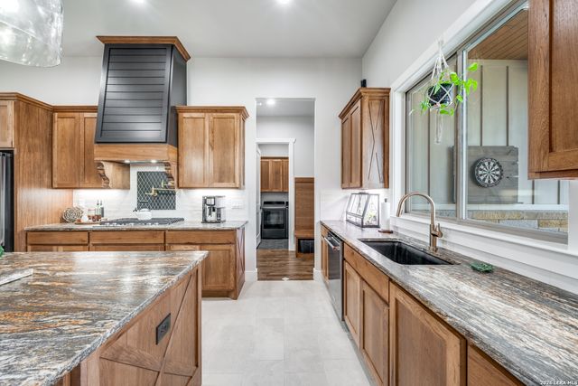 113 Hondo Vista, La Vernia, TX 78121