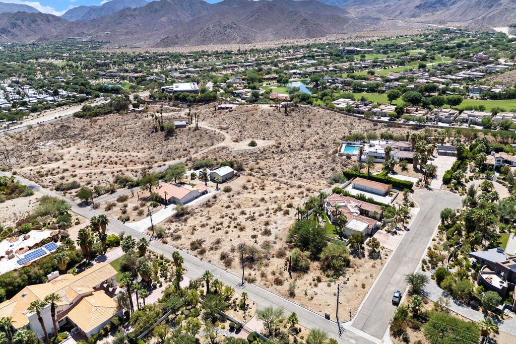 Image 10 of property listing at 71771 Jaguar Way, Palm Desert, CA 92260