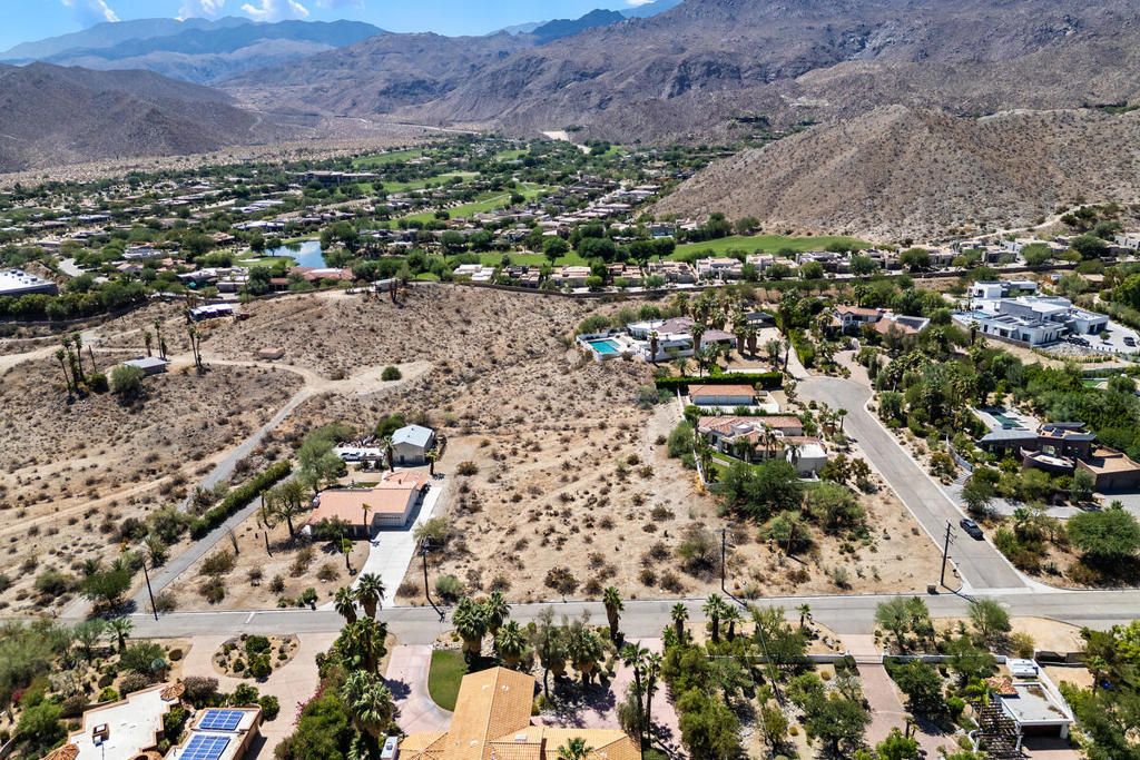 Image 13 of property listing at 71771 Jaguar Way, Palm Desert, CA 92260
