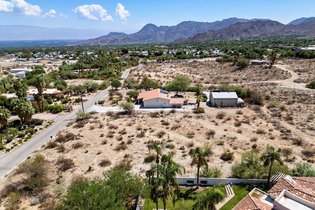 Image 8 of property listing at 71771 Jaguar Way, Palm Desert, CA 92260