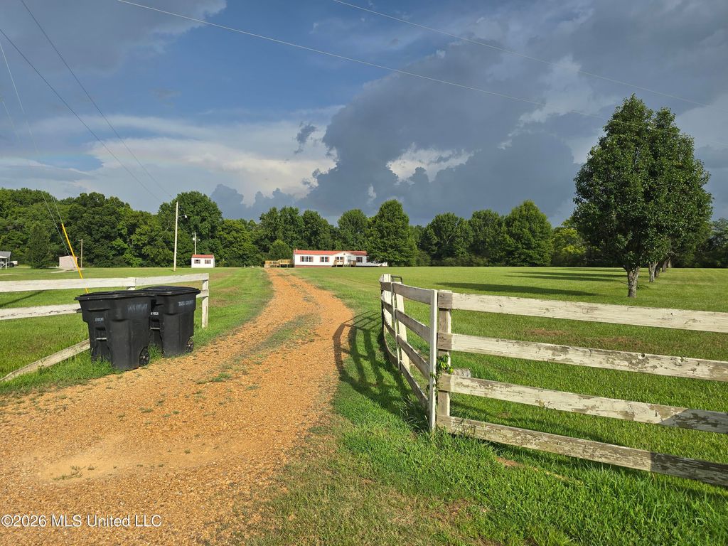 104 Baylor Road, Senatobia, MS 38668 — photo 2