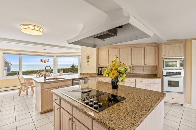 43 Strandway, West Harwich, MA 02671