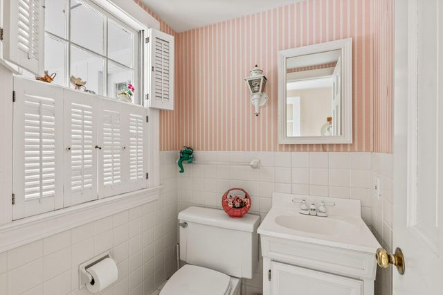 43 Strandway, West Harwich, MA 02671