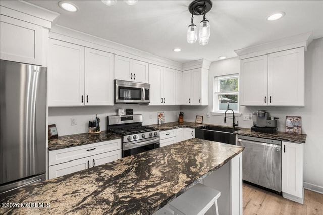 36 Frazee Place, Keansburg, NJ 07734