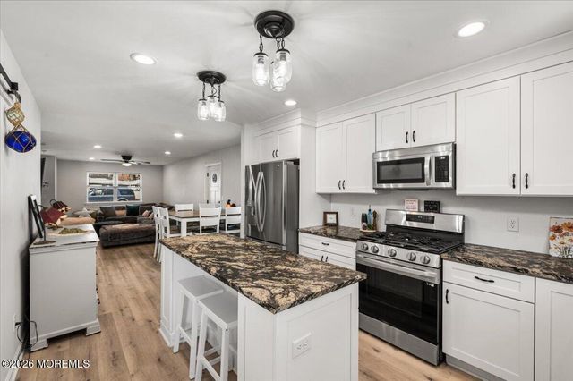 36 Frazee Place, Keansburg, NJ 07734