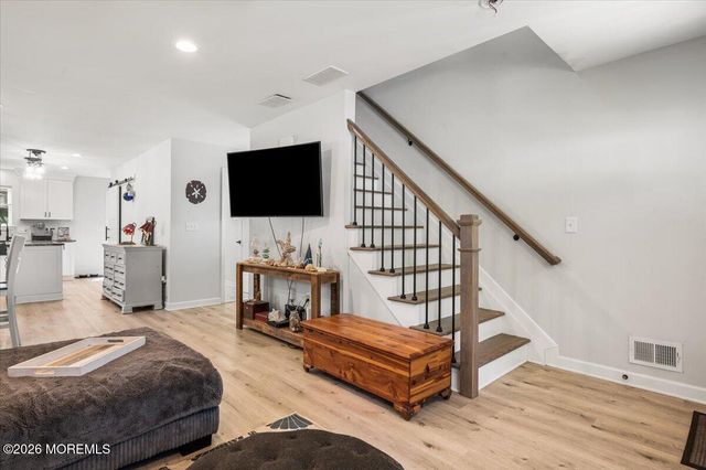 36 Frazee Place, Keansburg, NJ 07734