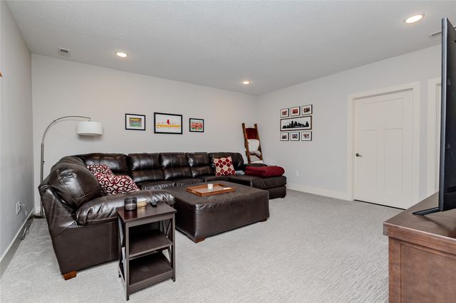 1175 S 91st Street, West Des Moines, IA 50266