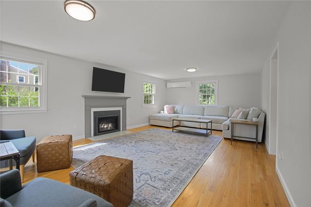 7 Heritage Road, Bristol, RI 02809