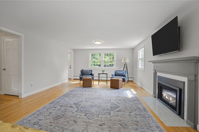 7 Heritage Road, Bristol, RI 02809