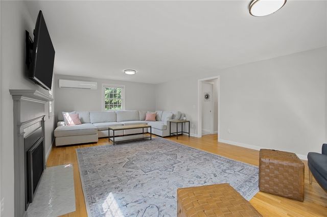 7 Heritage Road, Bristol, RI 02809