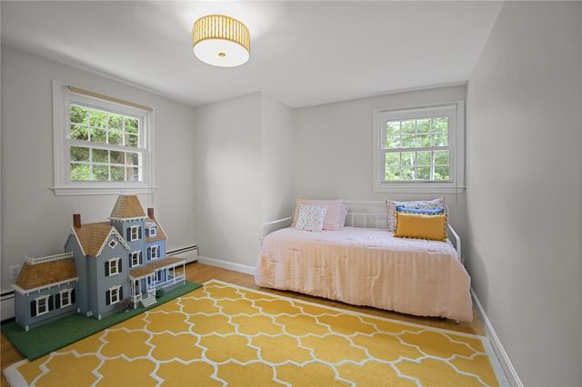 7 Heritage Road, Bristol, RI 02809