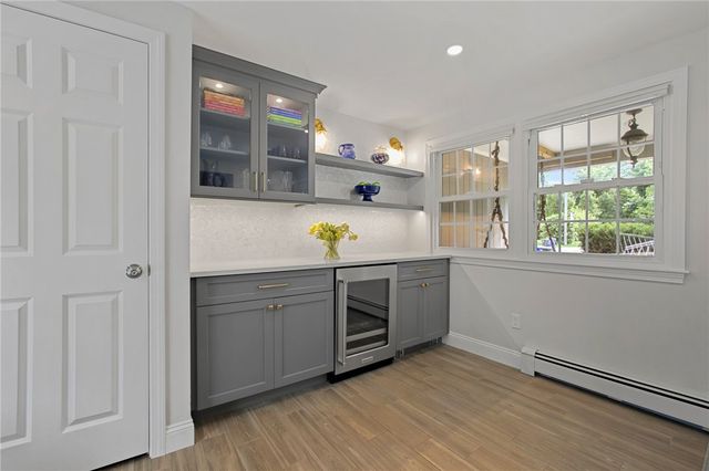 7 Heritage Road, Bristol, RI 02809