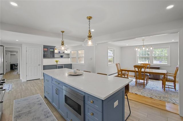 7 Heritage Road, Bristol, RI 02809