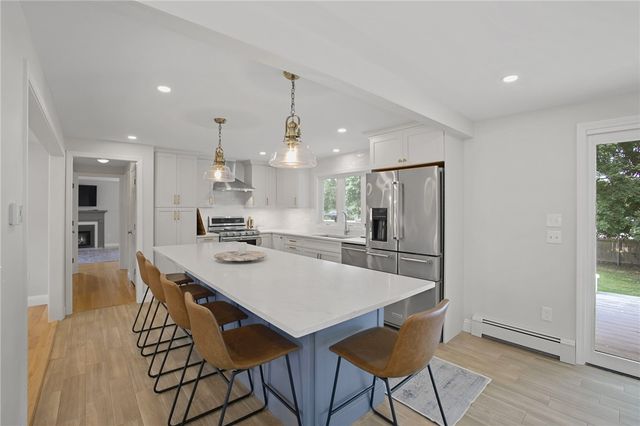7 Heritage Road, Bristol, RI 02809