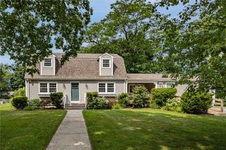 7 Heritage Road, Bristol, RI 02809