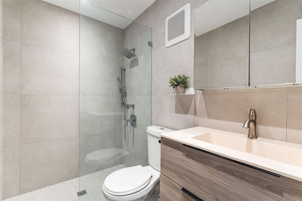 Image 7 of property listing at 57 ASHFORD AVENUE 5, San Juan, PR 00907