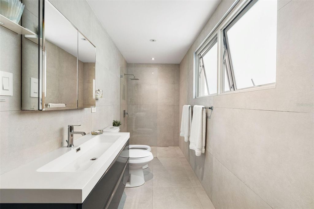 Image 10 of property listing at 57 ASHFORD AVENUE 5, San Juan, PR 00907