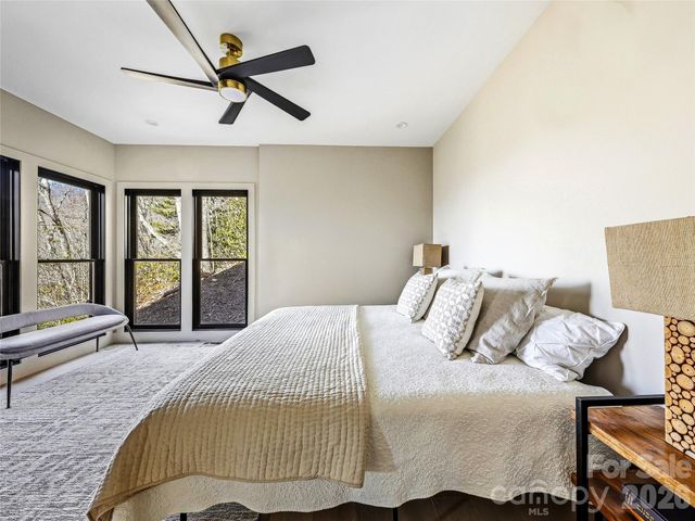 10 Nellie Bell Lane, Swannanoa, NC 28778