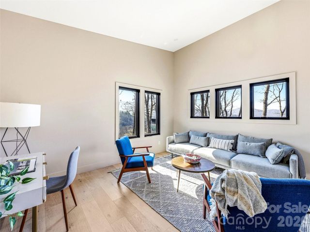 10 Nellie Bell Lane, Swannanoa, NC 28778