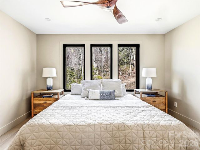 10 Nellie Bell Lane, Swannanoa, NC 28778