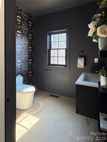 10 Nellie Bell Lane, Swannanoa, NC 28778