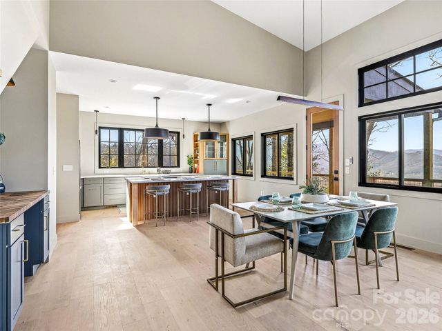 10 Nellie Bell Lane, Swannanoa, NC 28778