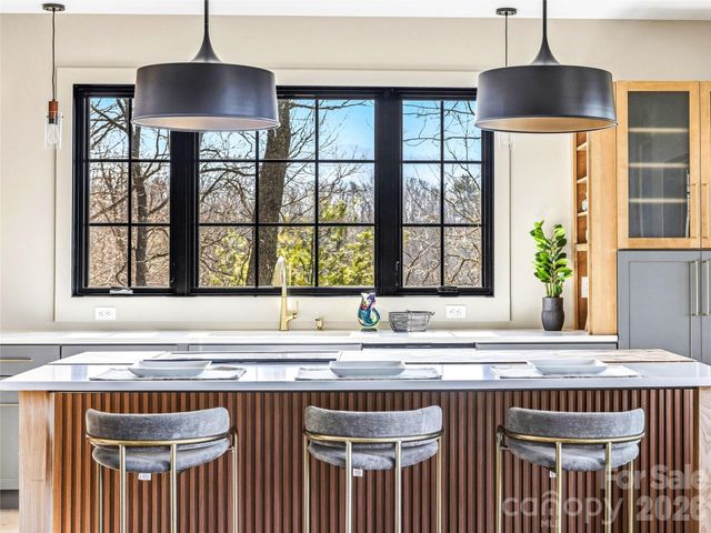 10 Nellie Bell Lane, Swannanoa, NC 28778