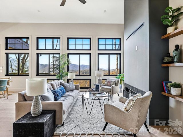 10 Nellie Bell Lane, Swannanoa, NC 28778