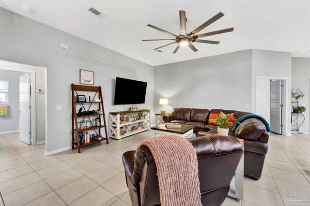 4304 Village Oak Ln, Pace, FL 32571